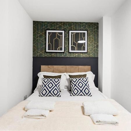 Modern Spacious Three Bedrooms With Private Garden Cardiff Exterior foto